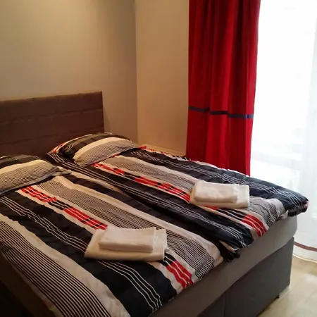 Villa Evergreen Near The City Center With Private Garden, Hot Tub, Garage Parking, Patio *