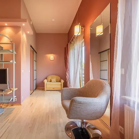 Villa Evergreen Near The City Center With Private Garden, Hot Tub, Garage Parking, Patio