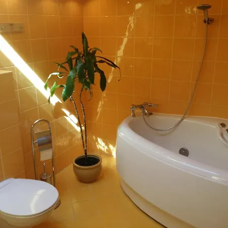 Villa Evergreen Near The City Center With Private Garden, Hot Tub, Garage Parking, Patio * Vilnius